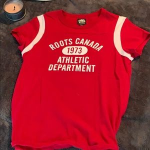 ROOTS Canada 🇨🇦 t-shirt.  Gently used.